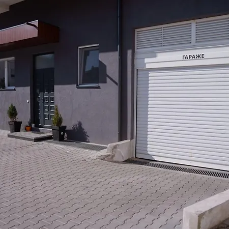 Апартаменты Ana *